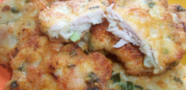 Куриные котлеты с кунжутом и зеленым луком