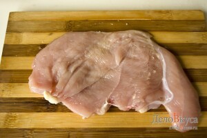 Мясо по-французски из курицы: Куриное филе разрезать