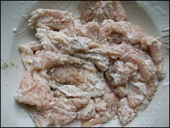 перемешать мясо в маренаде 243