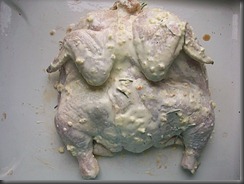 Курица запеченная в духовке: Кладем курицу на противень