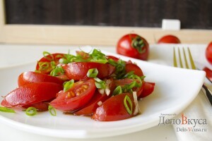 Салат из помидор (томатов) с бальзамическим уксусом: фото к шагу 8.