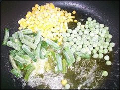 Рис с горошком, кукурузой и стручковой фасолью: фото к шагу 2.