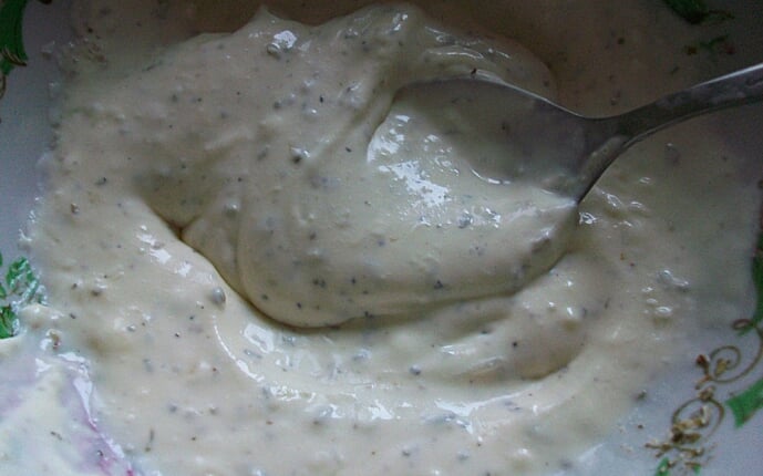 Cоус для курицы из сметаны: фото к шагу 2.