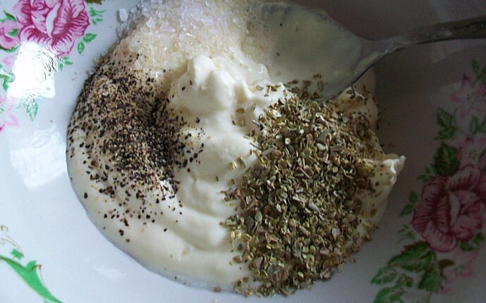 Cоус для курицы из сметаны: фото к шагу 1.