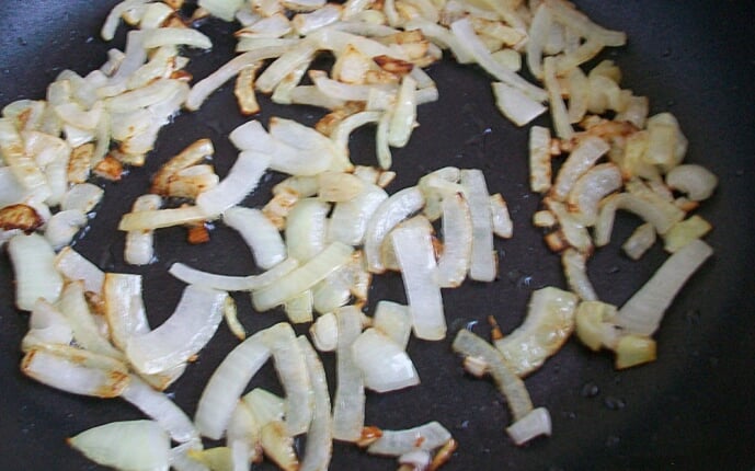 Запечённая картошка со сметаной и сыром: фото к шагу 7.