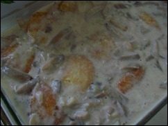 Картофельные драники с мясом под грибным соусом. Колдуны с мясом под соусом из сметаны и грибов. Деруны с мясом: фото к шагу 21.