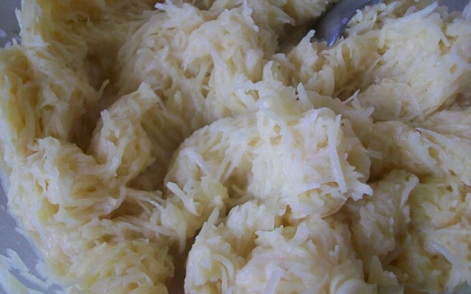 Картофельные драники с мясом под грибным соусом: фото к шагу 9.