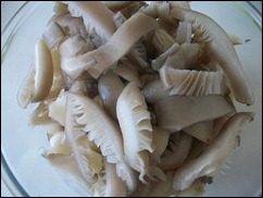Картофельные драники с мясом под грибным соусом. Колдуны с мясом под соусом из сметаны и грибов. Деруны с мясом: фото к шагу 17.