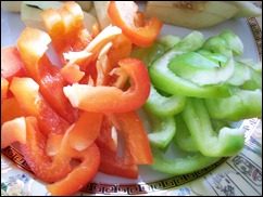 Индейка с овощами тушенная в сметане: фото к шагу 5.