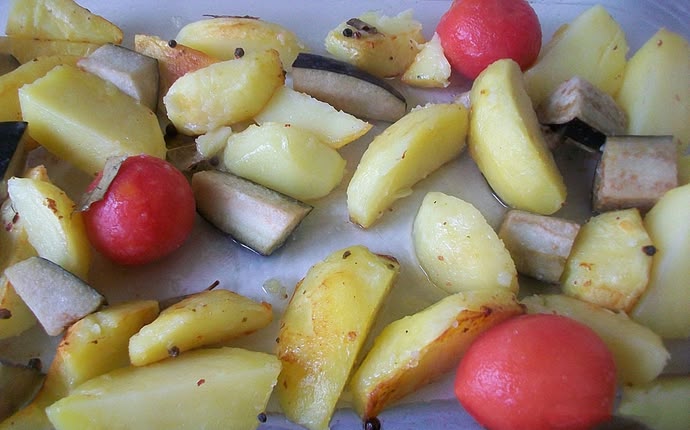 Курица с баклажанами и картошкой в духовке: фото к шагу 9.