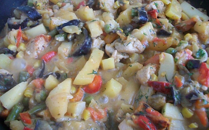 Картошка тушеная с индейкой и овощами: фото к шагу 17.