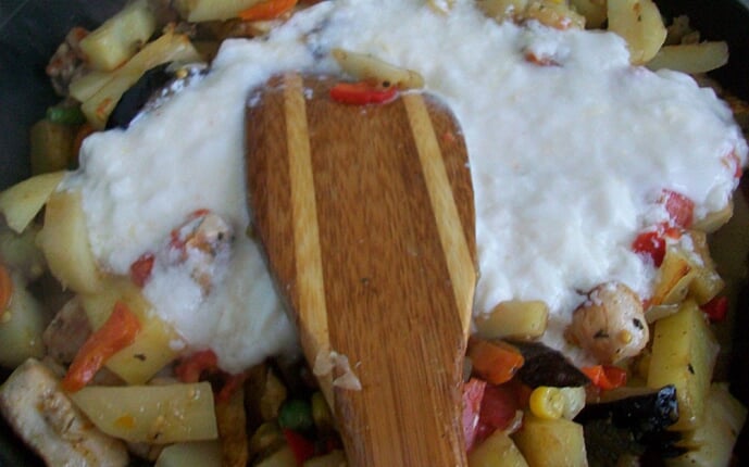 Картошка тушеная с индейкой и овощами: фото к шагу 14.