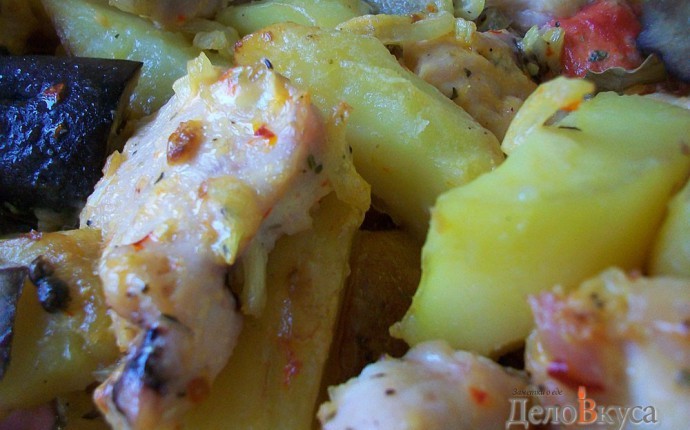 Картошка с курицей и овощами в духовке. Баклажаны, помидоры, куриное филе и картошка запеченные в духовке