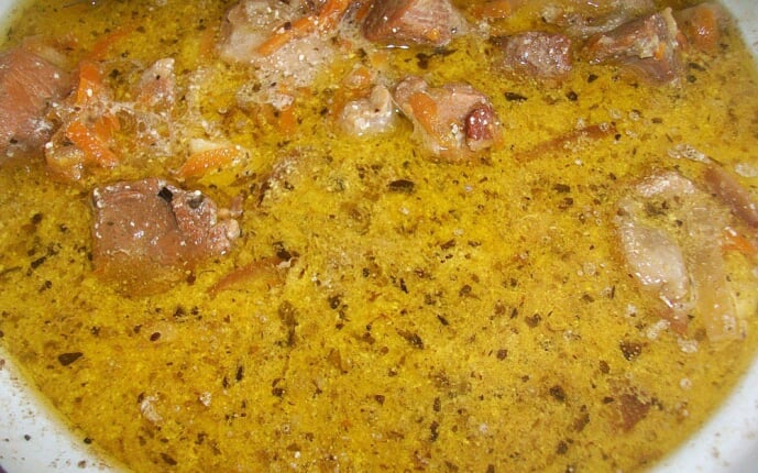 Картошка тушеная с мясом со сметаной: фото к шагу 13.