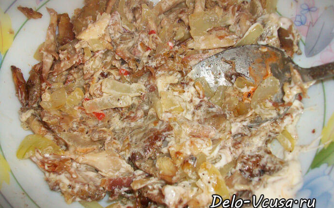 Острая картофельная запеканка с курицей, сосисками и перцем чили: фото к шагу 6.