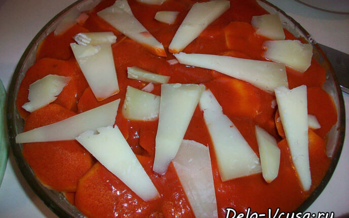 Острая картофельная запеканка с курицей, сосисками и перцем чили: фото к шагу 15.