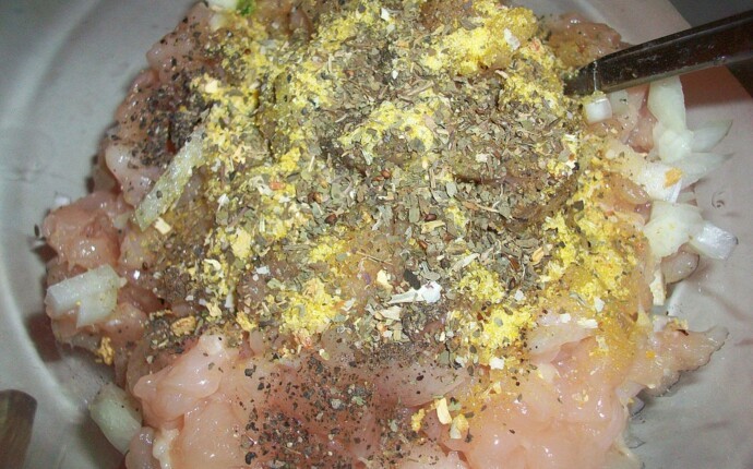 Начинка из курицы, грибов, зелени и сыра: фото к шагу 3.