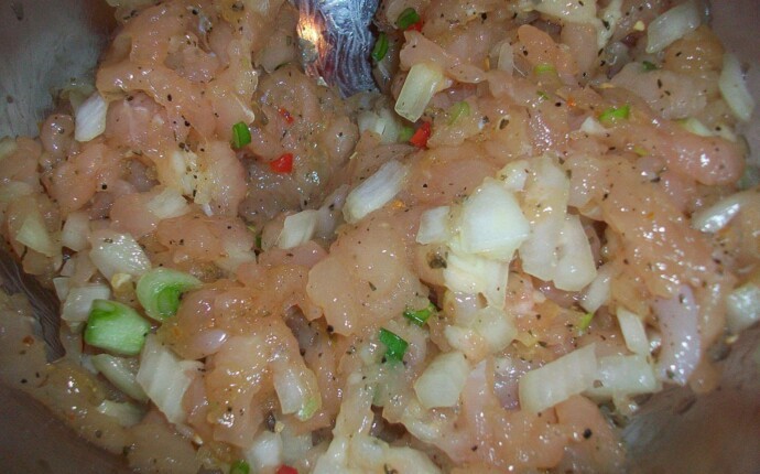 Начинка из курицы, грибов, зелени и сыра: фото к шагу 4.