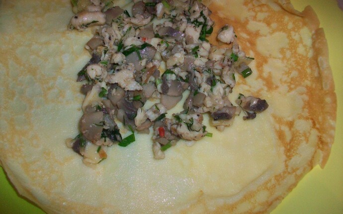 Блинчики с курицей, грибами и сыром: фото к шагу 15.