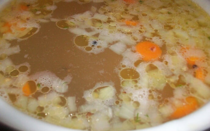 Суп с гречкой и грибами: фото к шагу 9.