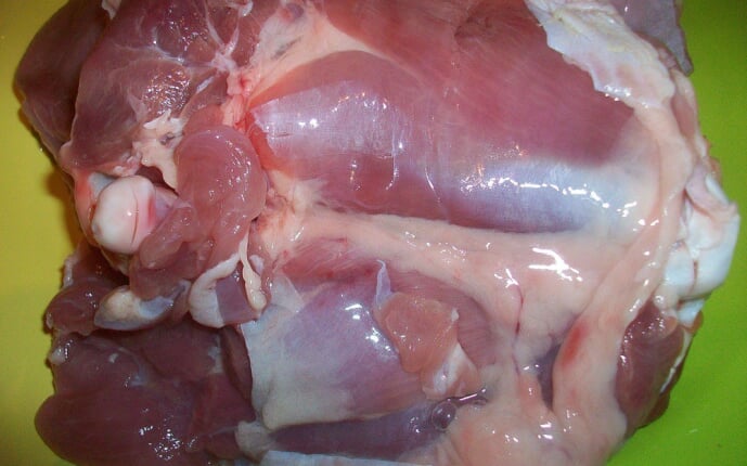 Запеченное бедро индейки в лимонно-луковом маринаде: фото к шагу 1. Запеченное бедро индейки в лимонно-луковом маринаде: фото к шагу 1.