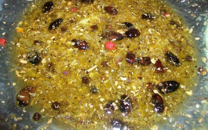 Запеченное бедро индейки в лимонно-луковом маринаде: фото к шагу 4. Запеченное бедро индейки в лимонно-луковом маринаде: фото к шагу 4.