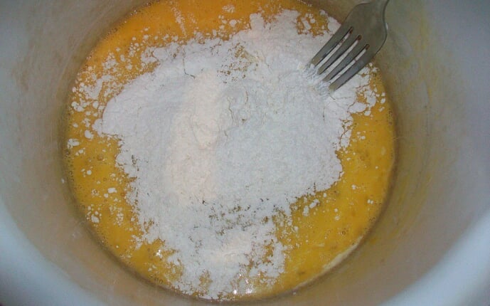 Заварной крем на молоке и яйцах: фото к шагу 3. Заварной крем на молоке и яйцах: фото к шагу 3.