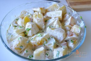 Картошка в духовке запеченная с сыром и сливками: фото к шагу 5.