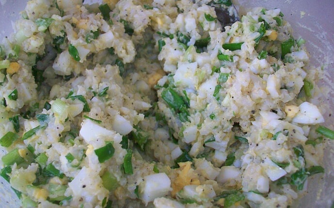 Жареные пирожки с рисом, яйцом и луком: фото к шагу 1.