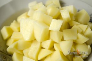 Суп рассольник: Картошку порезать