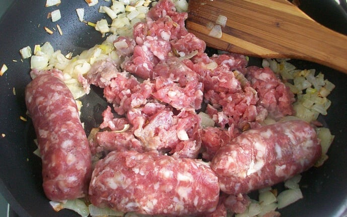 Макароны по-флотски с домашними колбасками: фото к шагу 5.