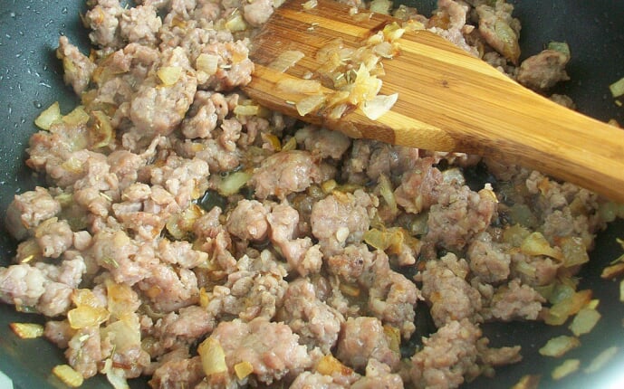 Макароны по-флотски с домашними колбасками: фото к шагу 6.