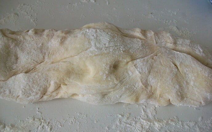 Пицца с салями и охотничьими колбасками: фото к шагу 1.