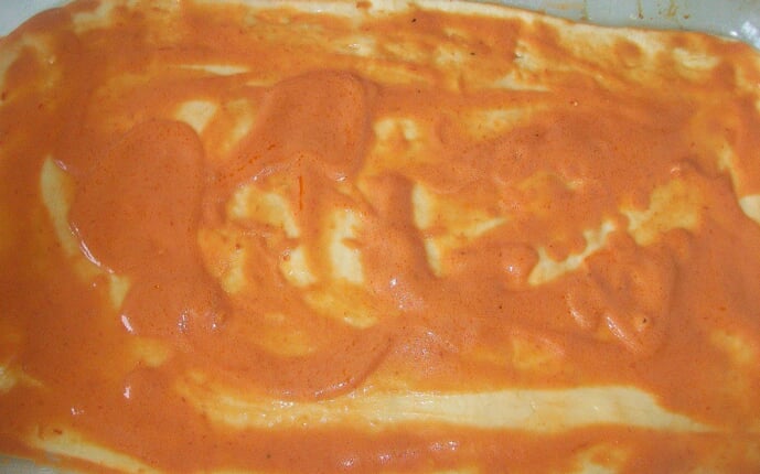 Пицца с салями и охотничьими колбасками: фото к шагу 11.