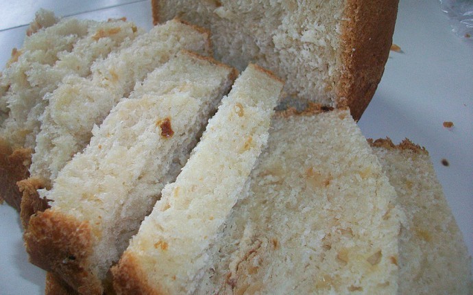 Белый хлеб в хлебопечке (луковый)