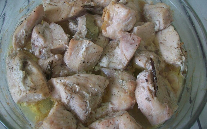 Куриное филе кусочками со специями запеченное в духовке: фото к шагу 3.
