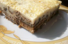 Баклажаны с соусом "Бешамель" и сыром "Пармезан"