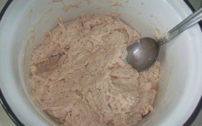 Свиные котлеты с сыром Пармезан в кунжутной панировке: фото к шагу 3. Свиные котлеты с сыром Пармезан в кунжутной панировке: фото к шагу 3.