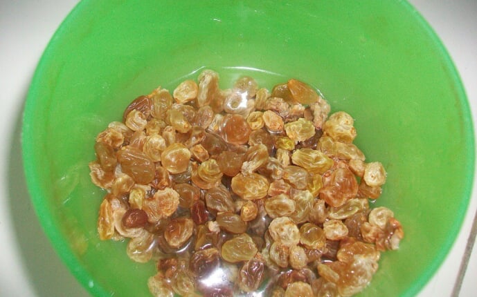 Творожные печенья с изюмом. Простое печенье с творогом и изюмом: фото к шагу 2. Творожные печенья с изюмом. Простое печенье с творогом и изюмом: фото к шагу 2.