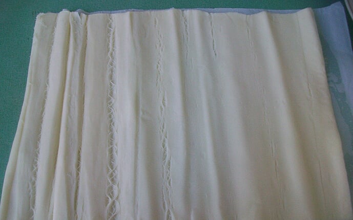 Рулетики из моцареллы с помидорами, креветками и руколой: фото к шагу 7. Рулетики из моцареллы с помидорами, креветками и руколой: фото к шагу 7.