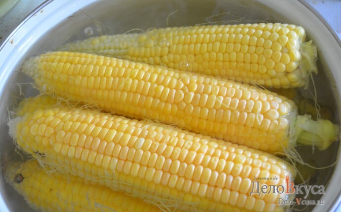 Вареная кукуруза: Кукурузу сложить в кастрюлю