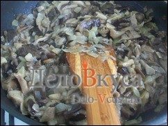 Жареные грибы со сметаной (грибная начинка для налистников, пирожков и вареников): фото к шагу 8.