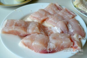 Рыба под соусом: Филе белой рыбы порезать порционными кусочками