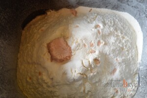 Ржаной хлеб в хлебопечке с вяленым мясом или с беконом: фото к шагу 5.