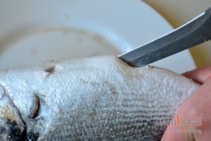Как выбирать и чистить свежую рыбу дорадо: фото к шагу 6.