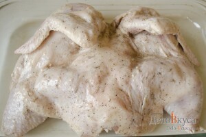 Курица в духовке целиком: Кладем птицу на противень