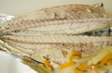 Скумбрия запеченная в фольге: Разделать рыбу