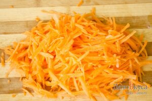 Паштет из печени: Натереть морковку