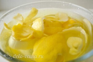 Цукаты из лимонных корок: фото к шагу 4.