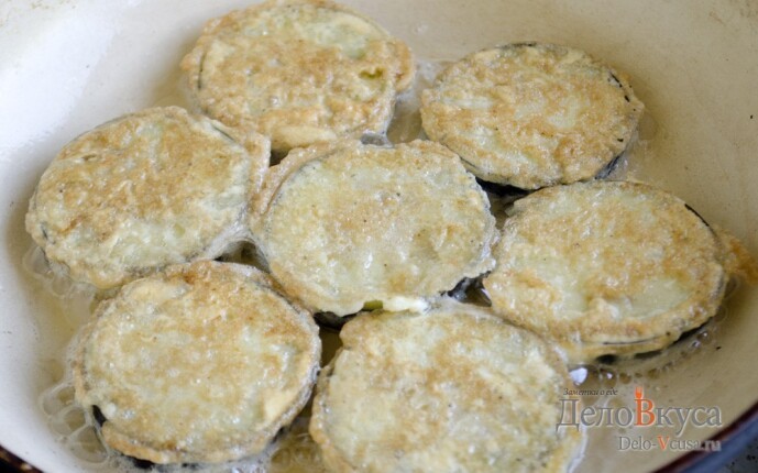 Жареные баклажаны с чесночным соусом: фото к шагу 7.